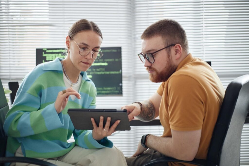 Ryzyka zawodowe w świecie technologii mogą przybierać różne formy