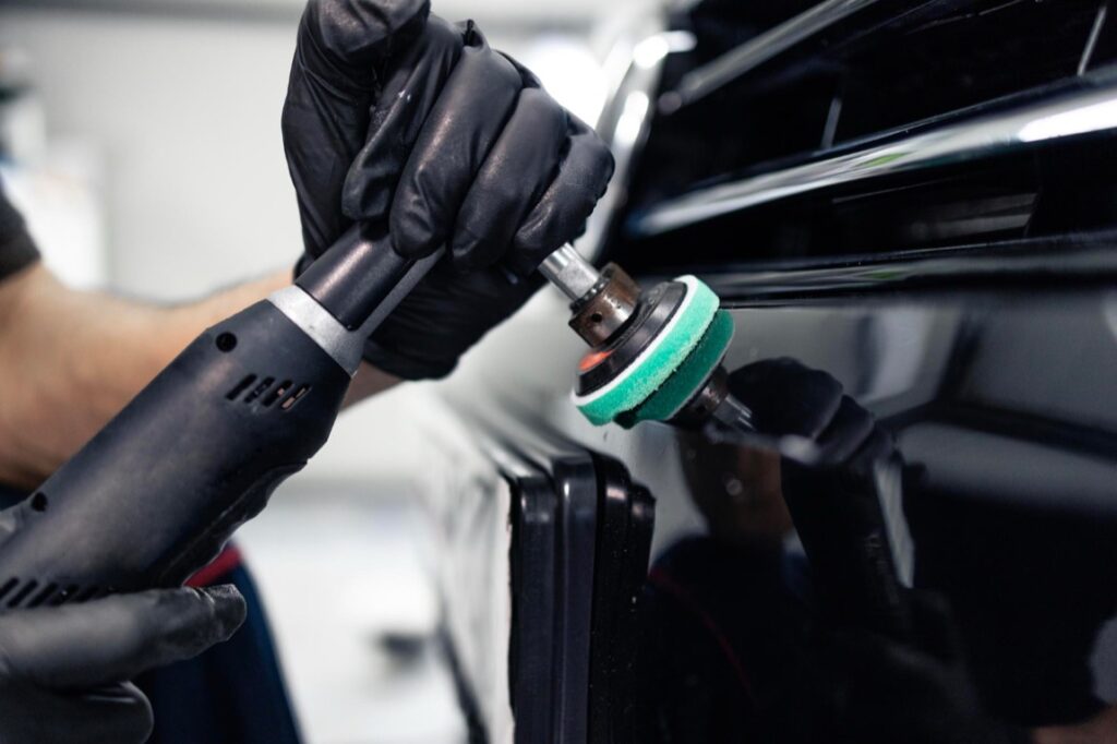 Osiągnięcie lśniącej i nieskazitelnej karoserii auta jest niemalże sztuką